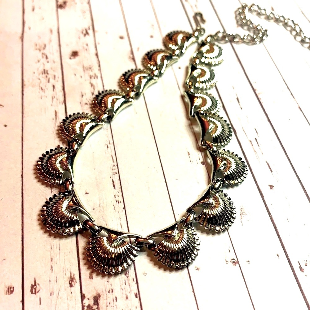 Feminine draped shell design silver tone necklace ready to flatter your neckline